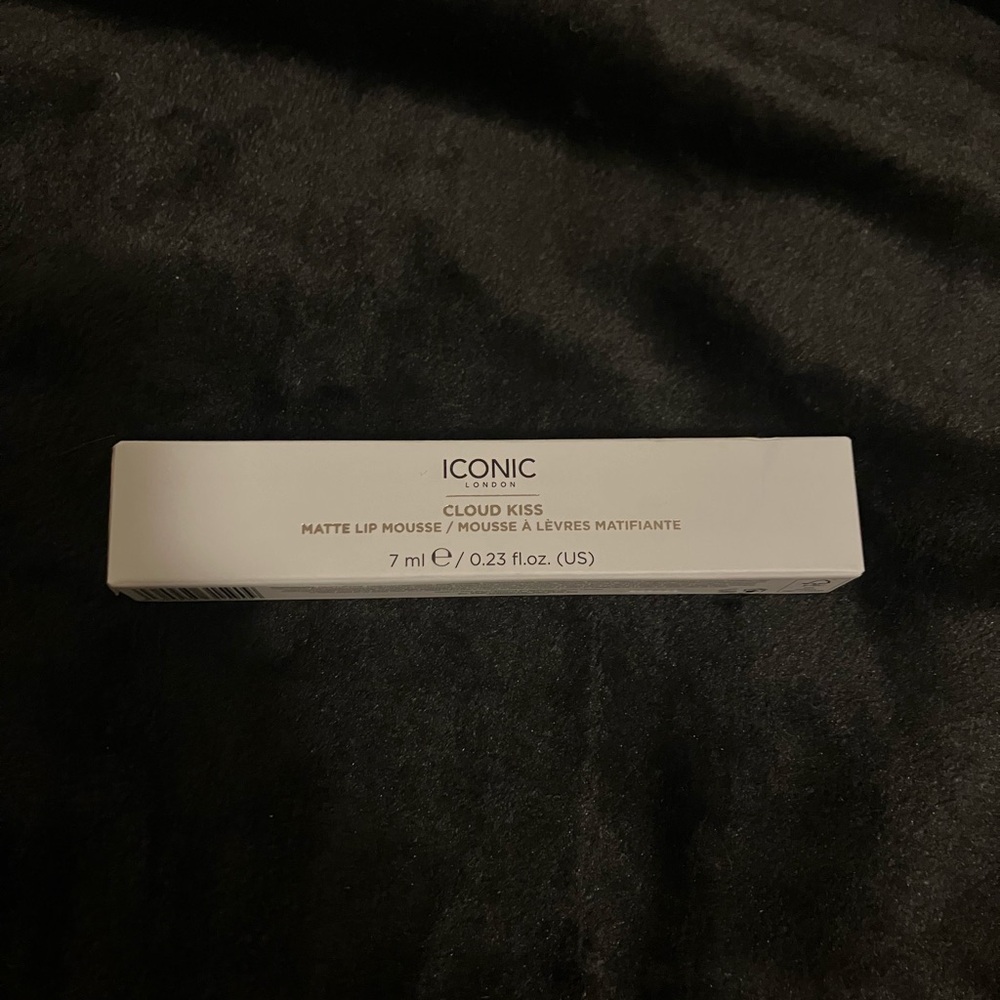 ICONIC London Cloud Kiss Matte Lip Mousse - undressed